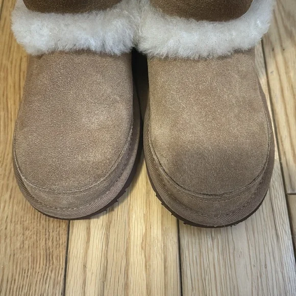Brand new kids uggs size 2